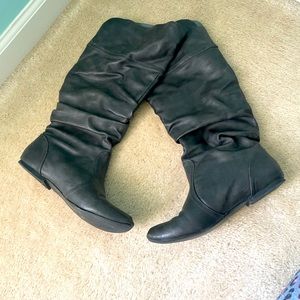 Super Cute BTW Grey Boots. Size 8